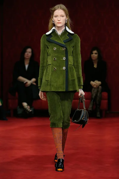 Look 8
